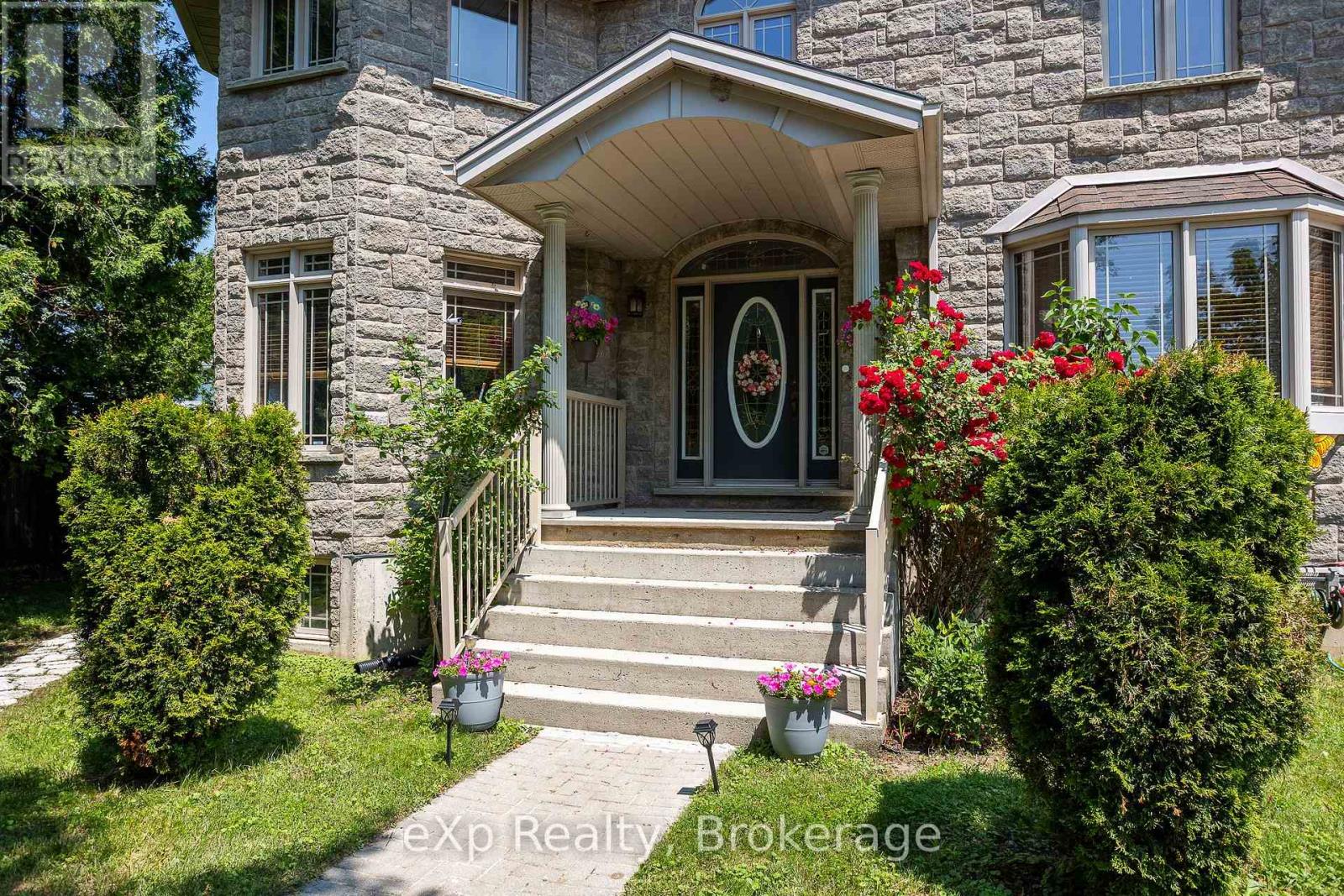 910 26th Street E, Owen Sound, Ontario  N4K 5N3 - Photo 2 - X12942598