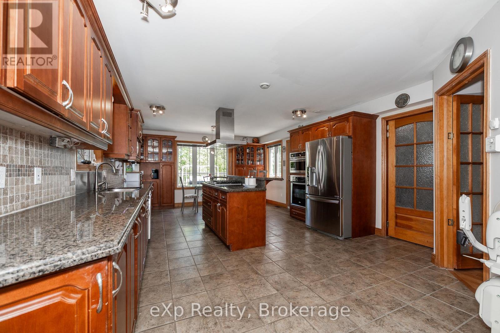 910 26th Street E, Owen Sound, Ontario  N4K 5N3 - Photo 6 - X12942598