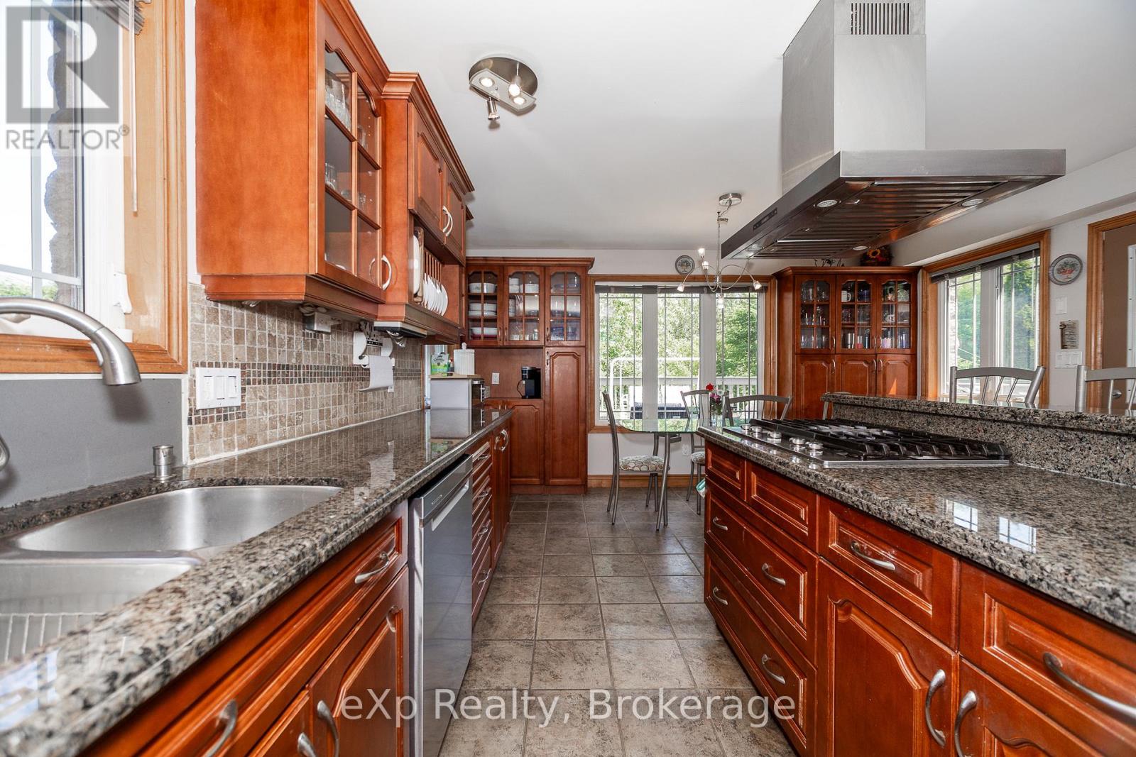 910 26th Street E, Owen Sound, Ontario  N4K 5N3 - Photo 8 - X12942598