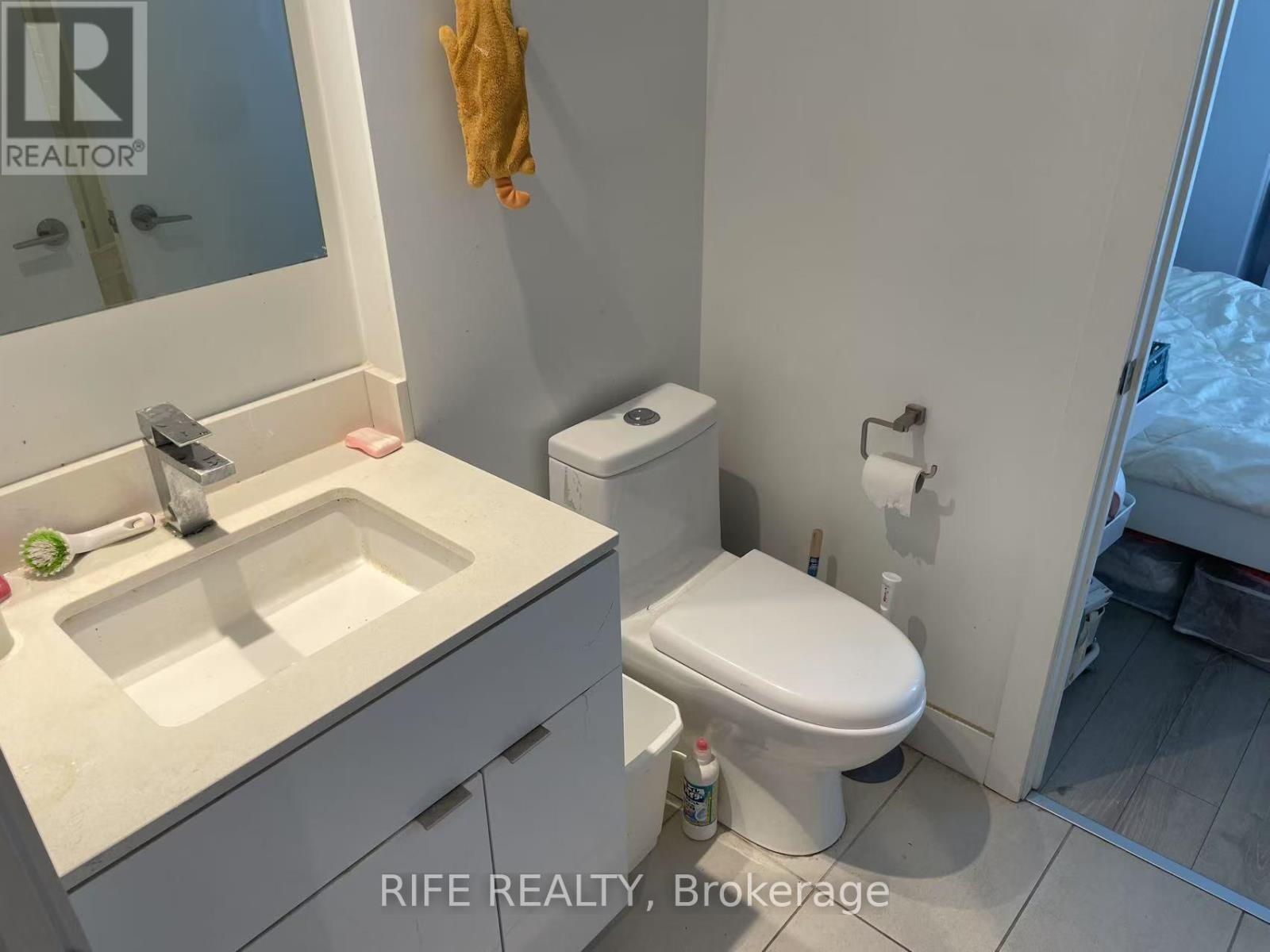 3305 2nd Bdrm - 7 Grenville Street, Toronto, Ontario  M4Y 0E9 - Photo 4 - C12942426