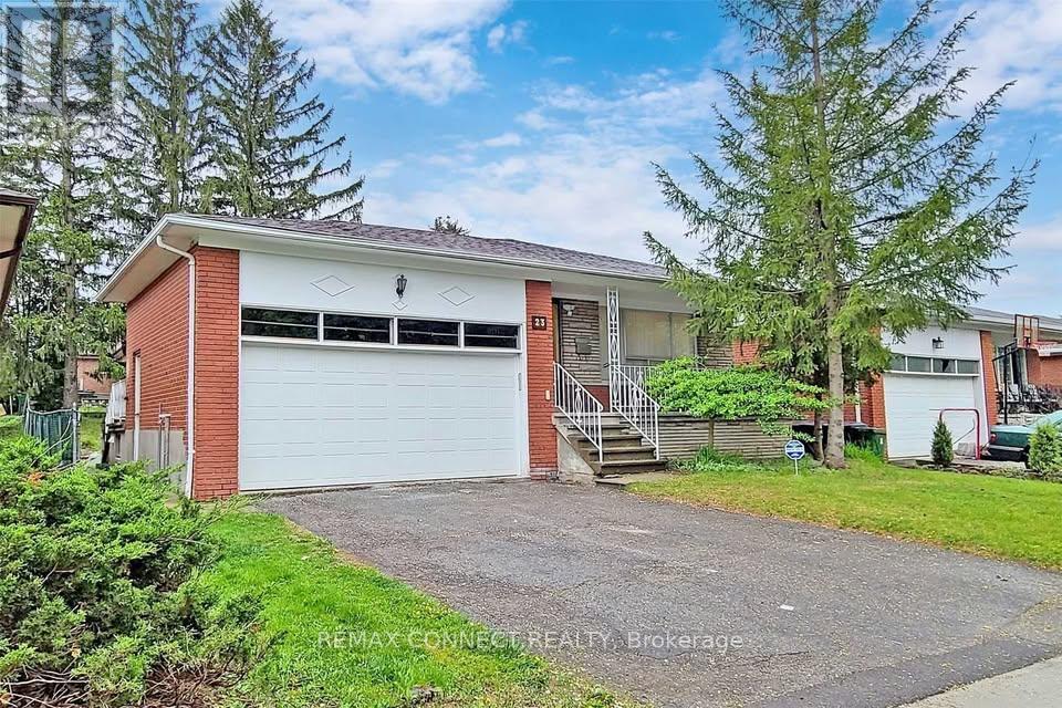 UPPER - 23 CHALET ROAD, Toronto, Ontario