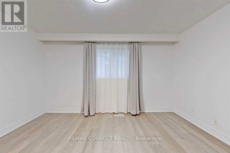 Upper - 23 Chalet Road, Toronto, Ontario  M2J 3V3 - Photo 13 - C12942548