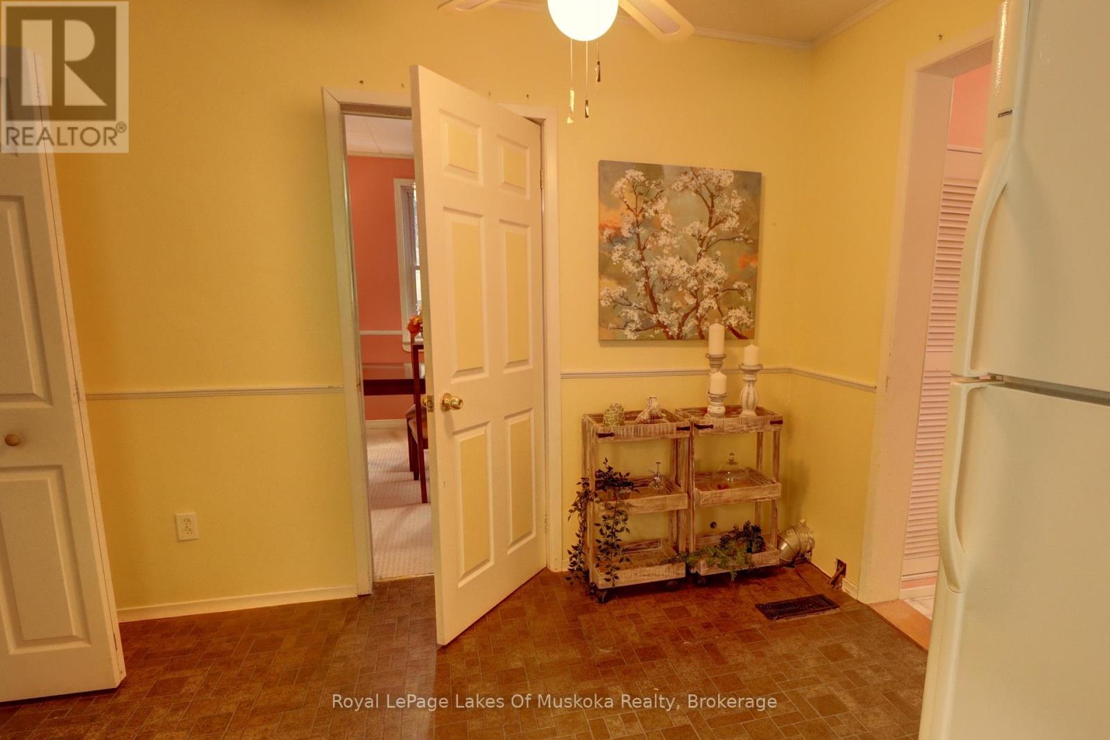 16 Rogers Road, Huntsville, Ontario P1H 1T1 - Photo 13 - X12942296