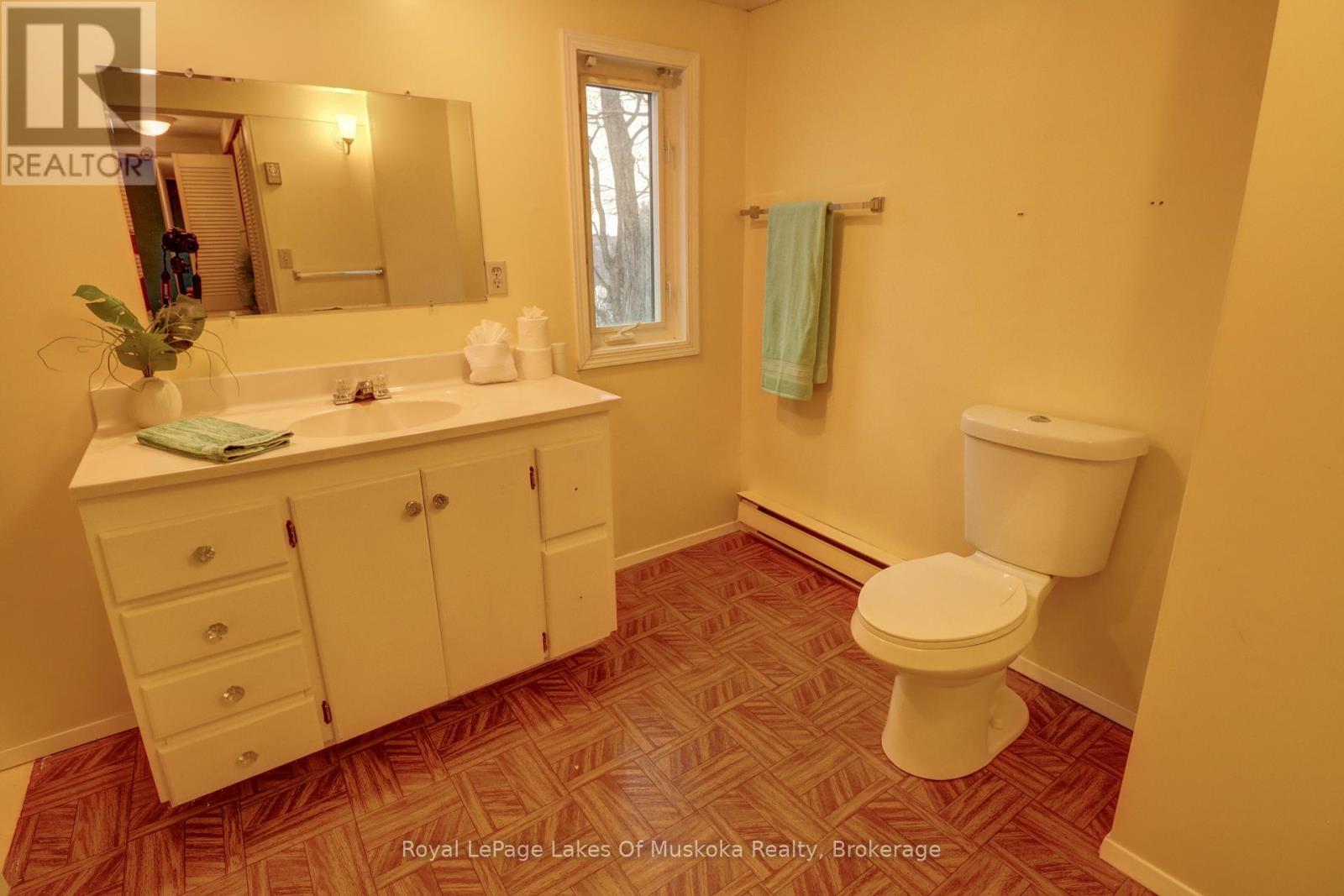 16 Rogers Road, Huntsville, Ontario P1H 1T1 - Photo 17 - X12942296