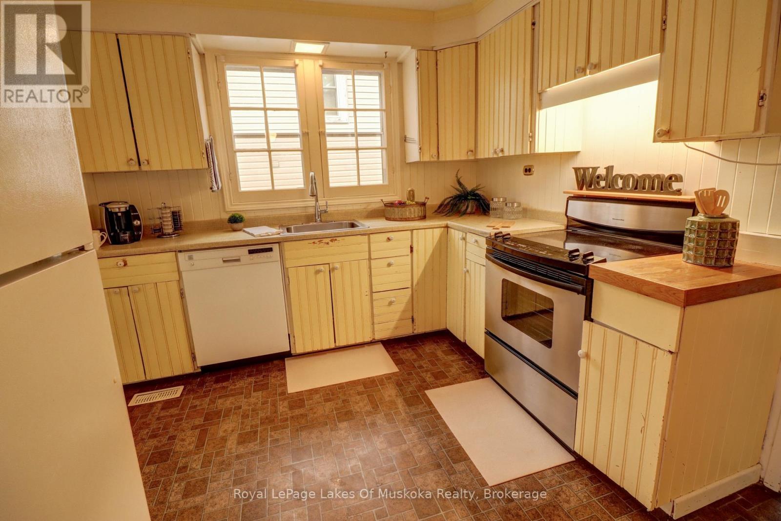 16 Rogers Road, Huntsville, Ontario P1H 1T1 - Photo 12 - X12942296