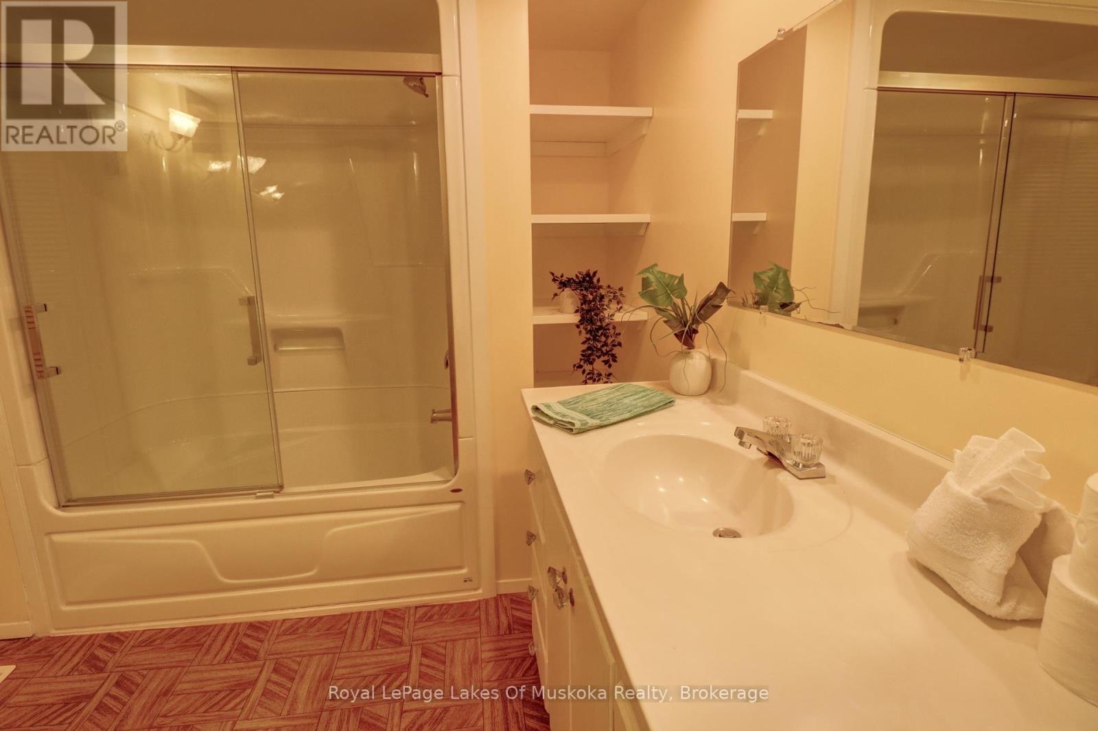 16 Rogers Road, Huntsville, Ontario P1H 1T1 - Photo 16 - X12942296