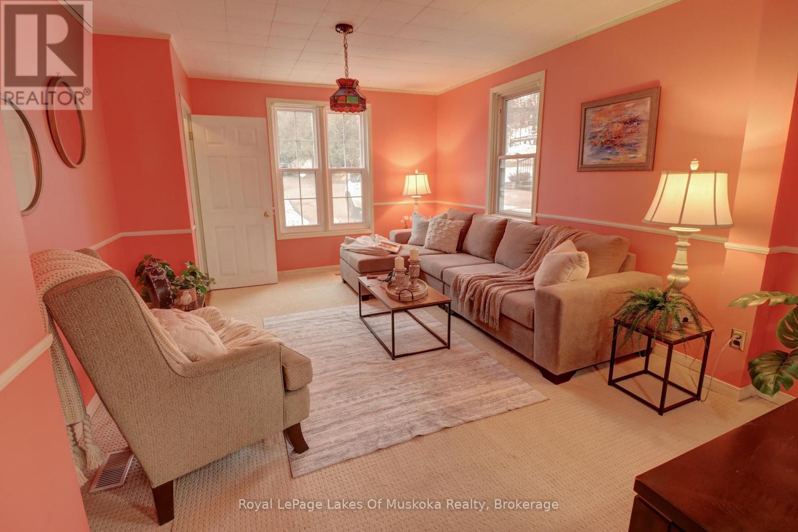 16 Rogers Road, Huntsville, Ontario P1H 1T1 - Photo 5 - X12942296