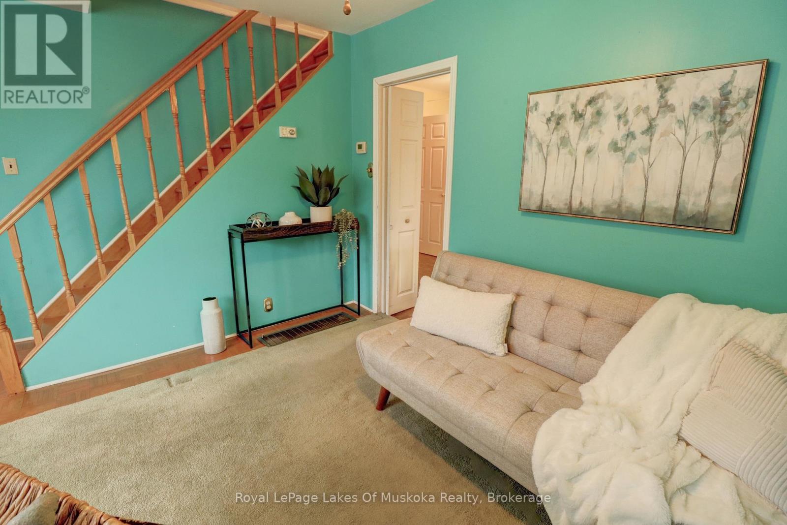 16 Rogers Road, Huntsville, Ontario P1H 1T1 - Photo 8 - X12942296