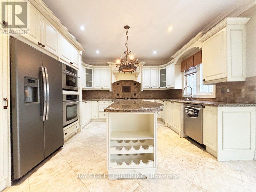 12a Ava Crescent, Richmond Hill, Ontario  L4B 2X1 - Photo 10 - N12942458