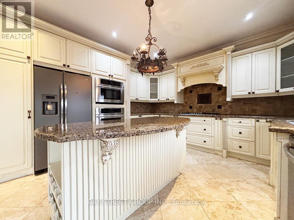 12a Ava Crescent, Richmond Hill, Ontario  L4B 2X1 - Photo 11 - N12942458