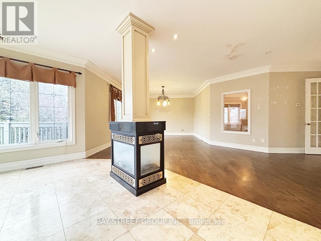 12a Ava Crescent, Richmond Hill, Ontario  L4B 2X1 - Photo 12 - N12942458