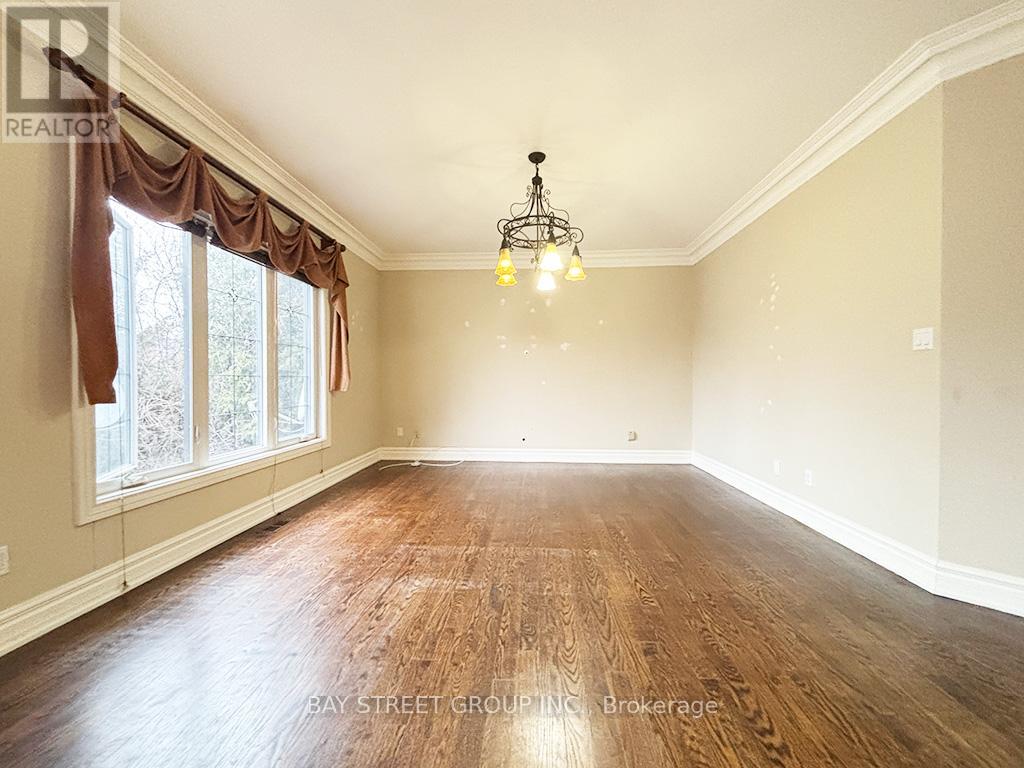 12a Ava Crescent, Richmond Hill, Ontario  L4B 2X1 - Photo 13 - N12942458