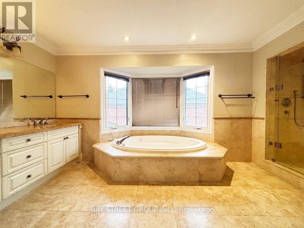 12a Ava Crescent, Richmond Hill, Ontario  L4B 2X1 - Photo 23 - N12942458