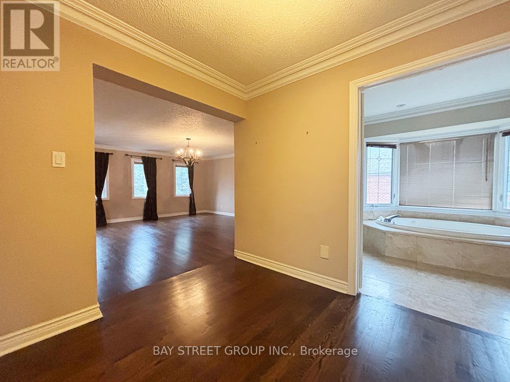 12a Ava Crescent, Richmond Hill, Ontario  L4B 2X1 - Photo 24 - N12942458