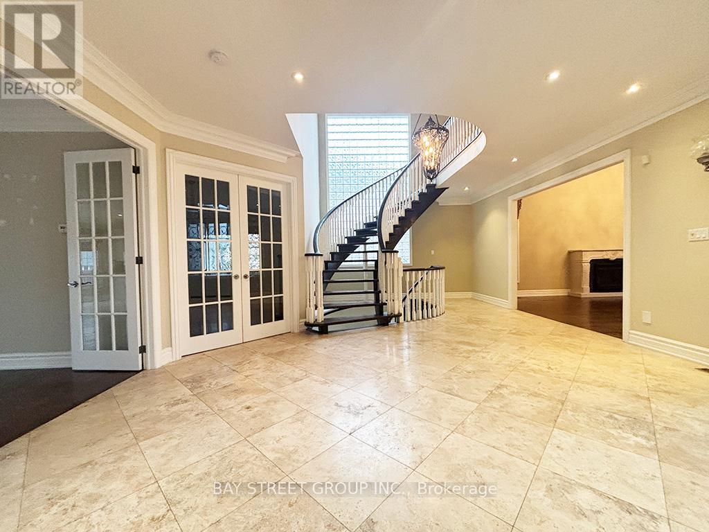 12a Ava Crescent, Richmond Hill, Ontario  L4B 2X1 - Photo 4 - N12942458