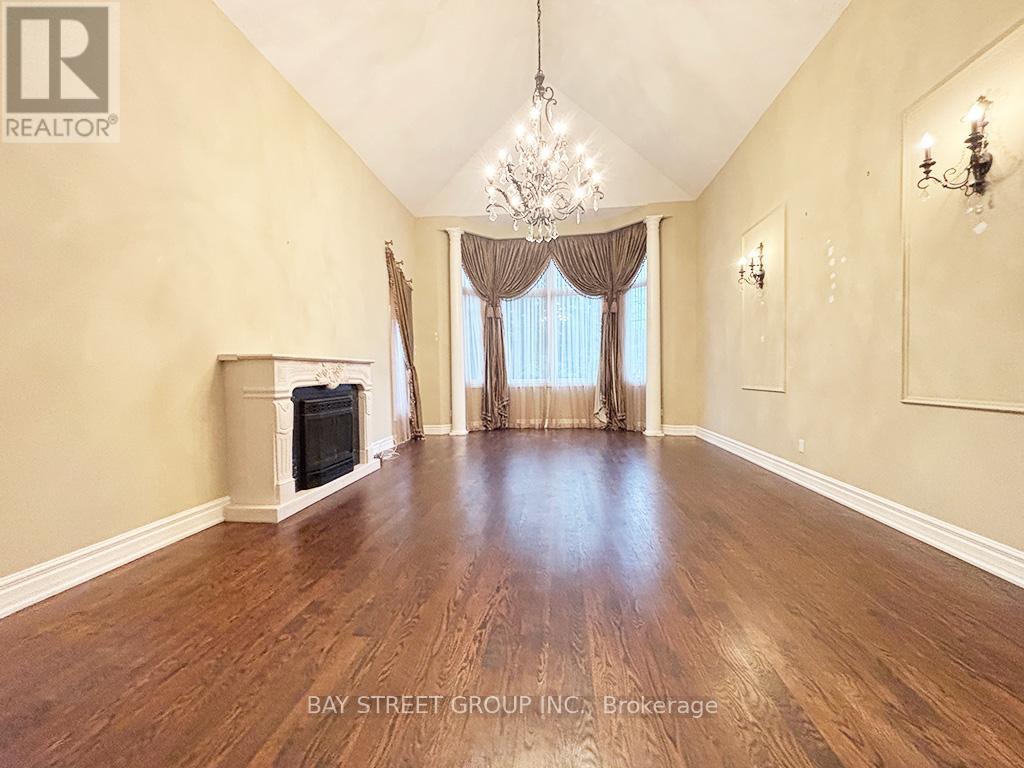 12a Ava Crescent, Richmond Hill, Ontario  L4B 2X1 - Photo 5 - N12942458