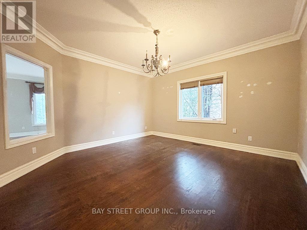 12a Ava Crescent, Richmond Hill, Ontario  L4B 2X1 - Photo 7 - N12942458