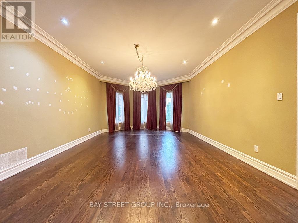 12a Ava Crescent, Richmond Hill, Ontario  L4B 2X1 - Photo 8 - N12942458