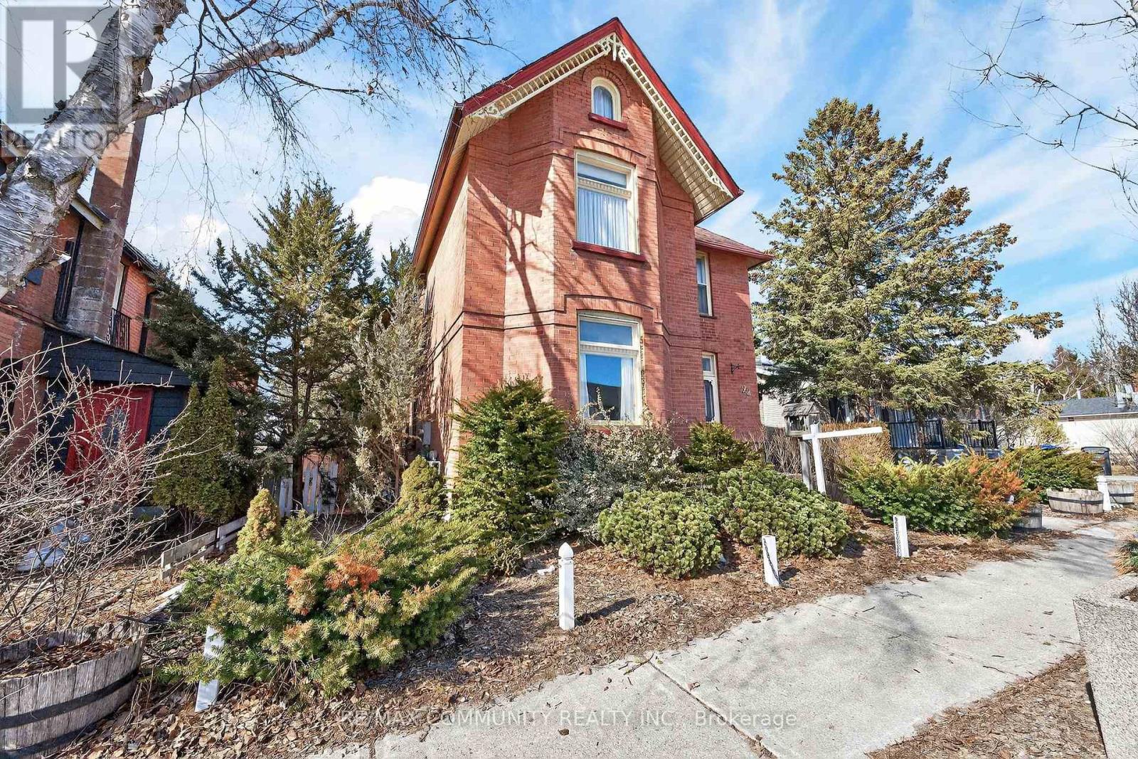 28 Queen Street, Innisfil, Ontario  L0L 1L0 - Photo 2 - N12942472