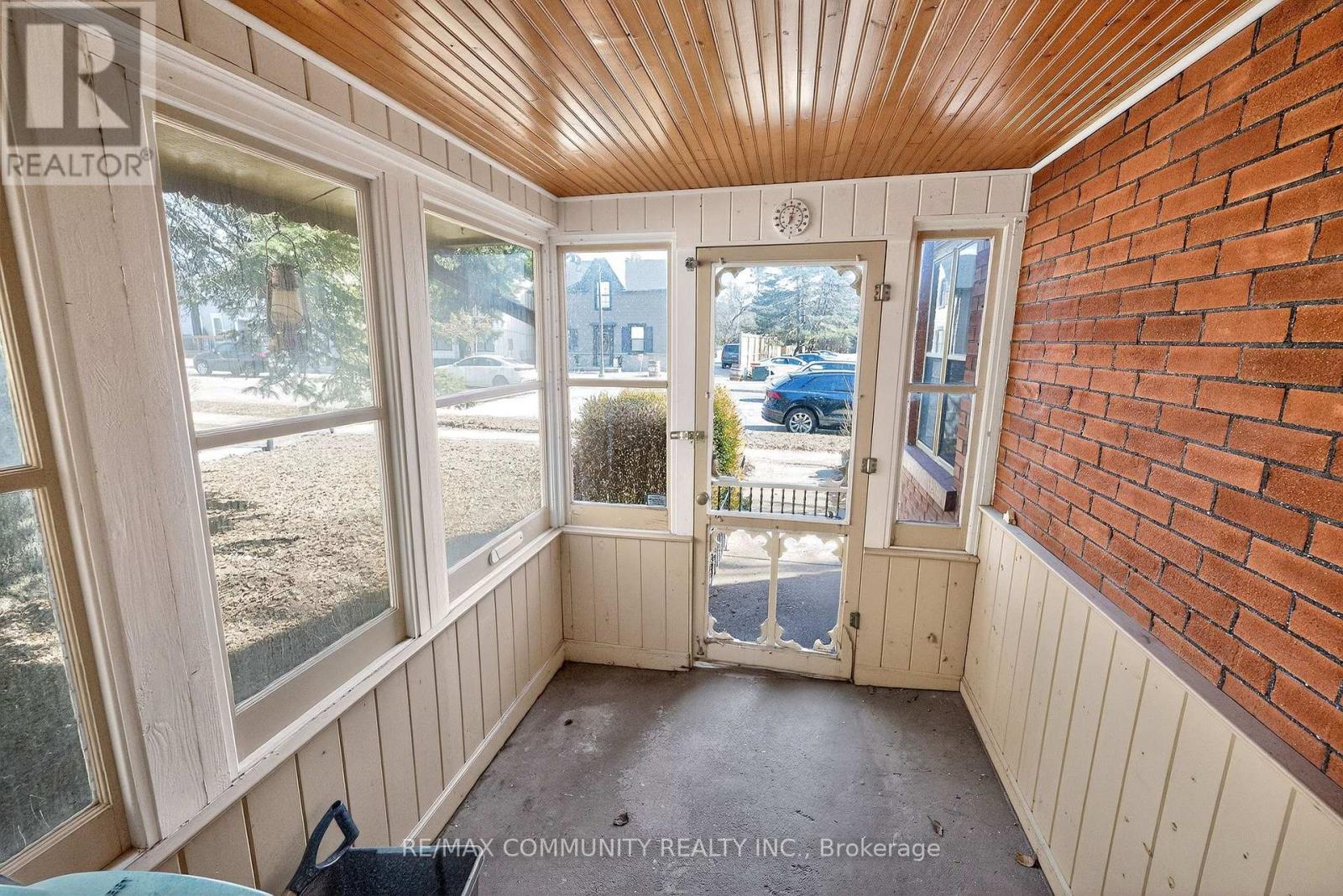 28 Queen Street, Innisfil, Ontario  L0L 1L0 - Photo 4 - N12942472