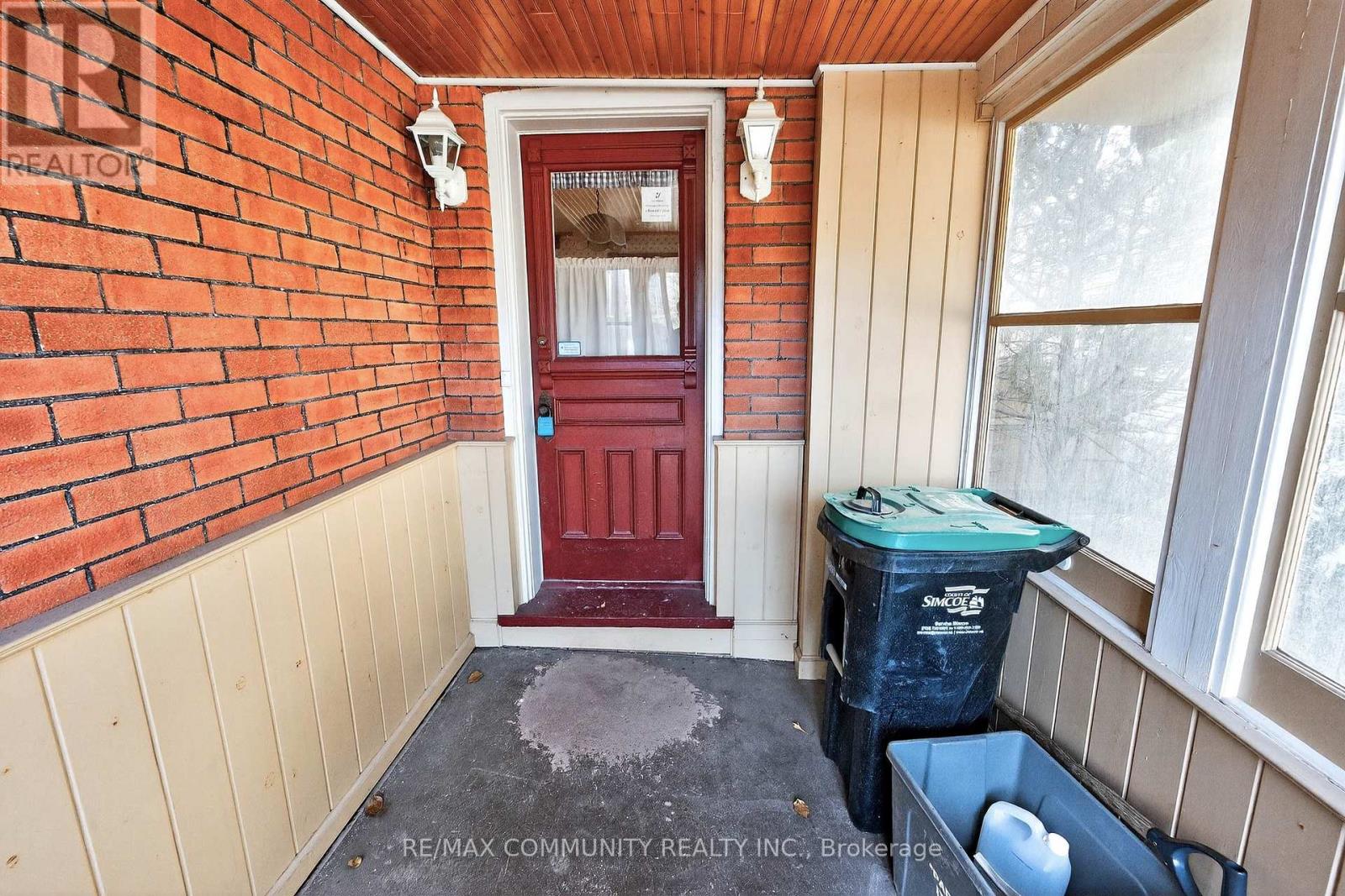 28 Queen Street, Innisfil, Ontario  L0L 1L0 - Photo 5 - N12942472