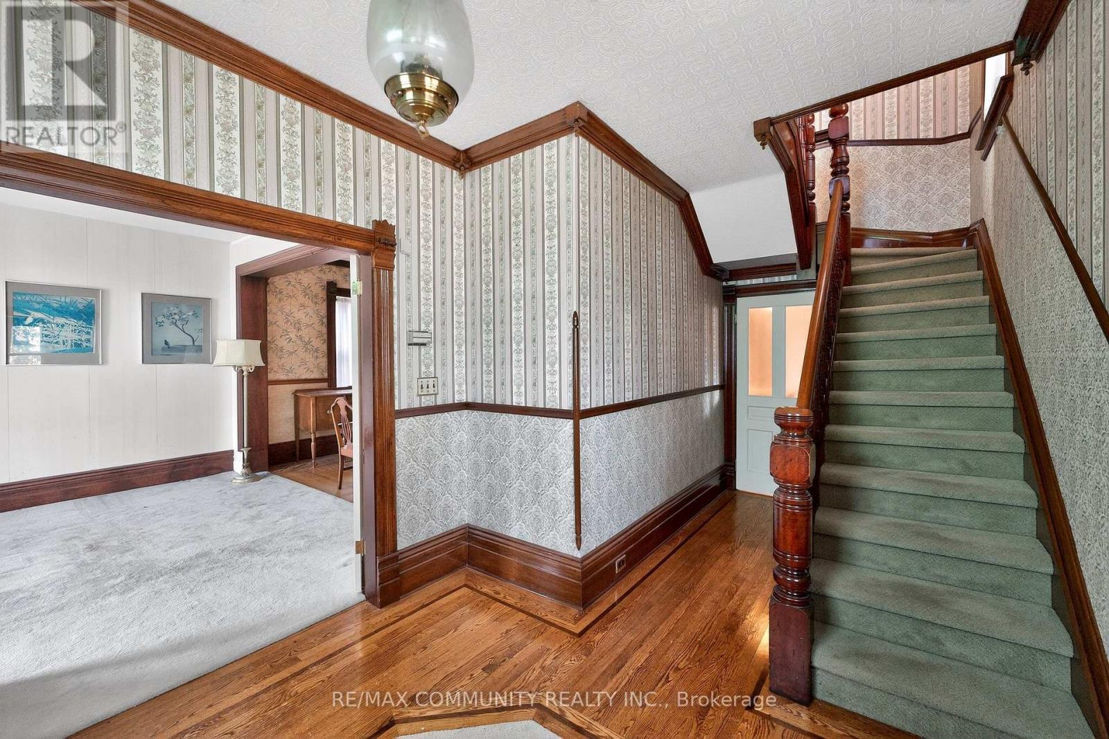 28 Queen Street, Innisfil, Ontario  L0L 1L0 - Photo 8 - N12942472