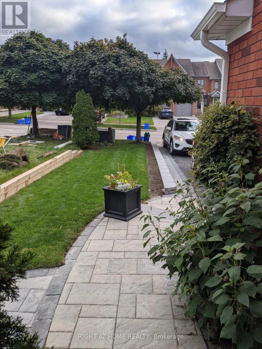 53 Primeau Drive, Aurora, Ontario  L4G 6Z3 - Photo 3 - N12942476