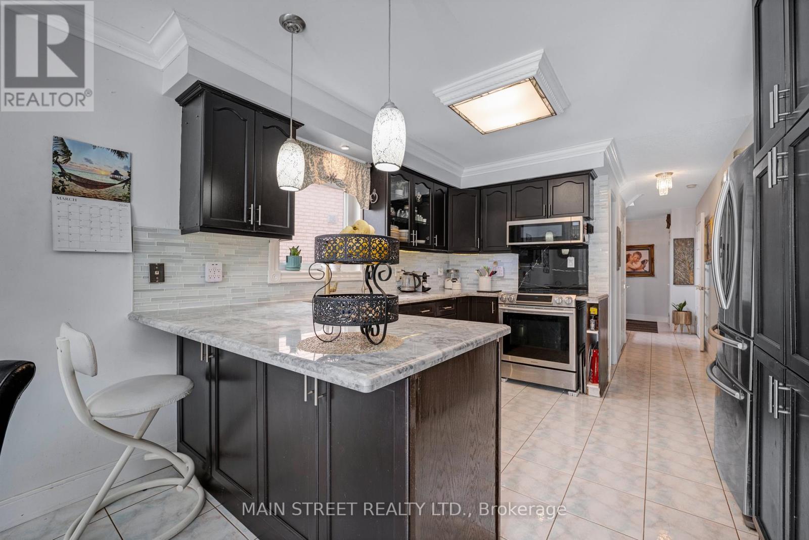 47 Kenborough Court, Markham, Ontario  L3S 3P3 - Photo 5 - N12942482