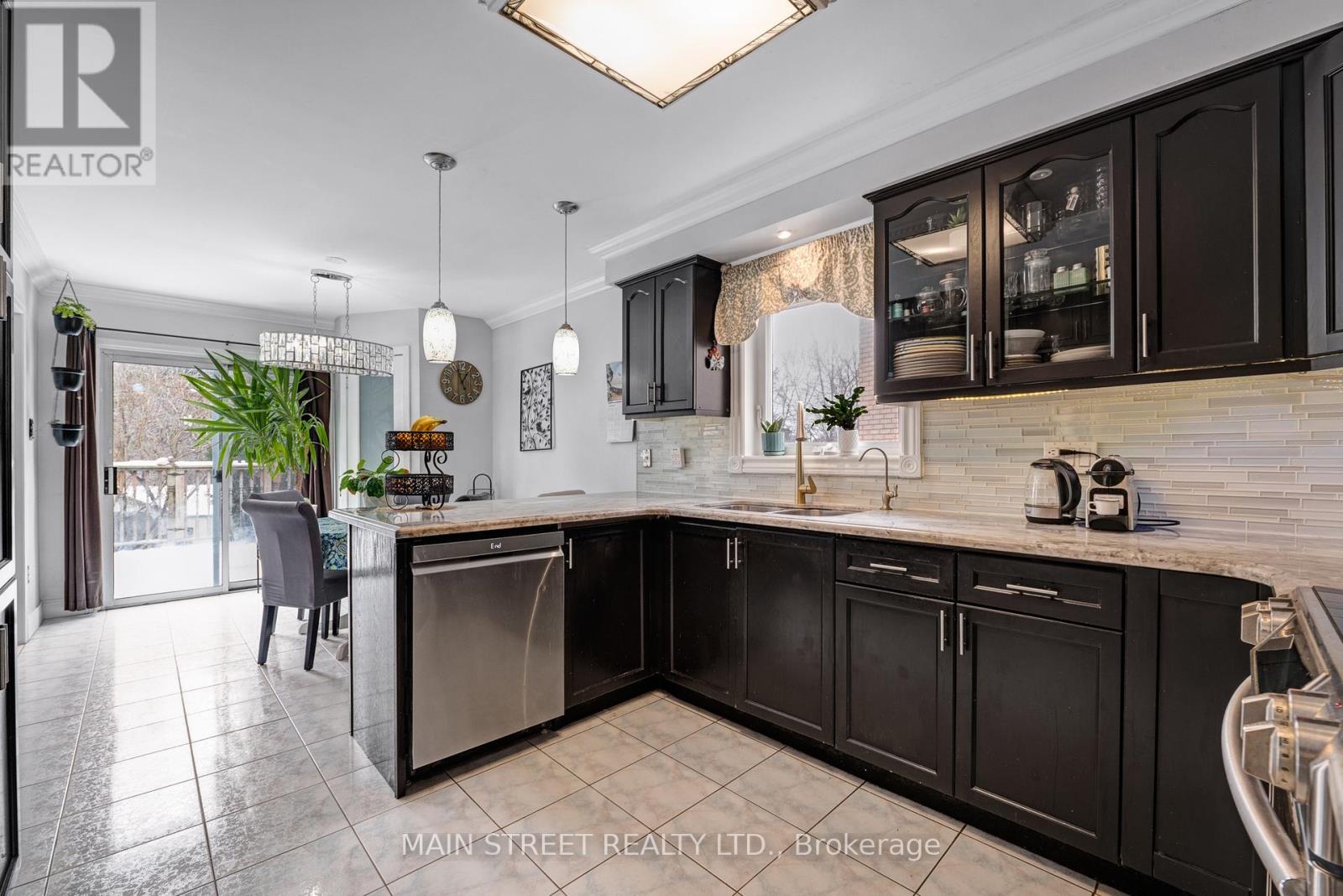 47 Kenborough Court, Markham, Ontario  L3S 3P3 - Photo 7 - N12942482