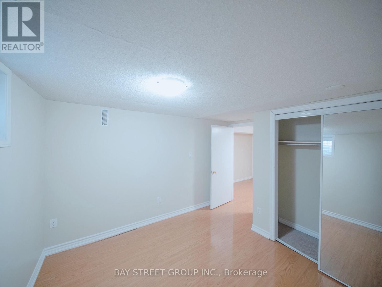 Lower - 56 Corby Crescent, Brampton, Ontario  L6Y 1H1 - Photo 11 - W12942412