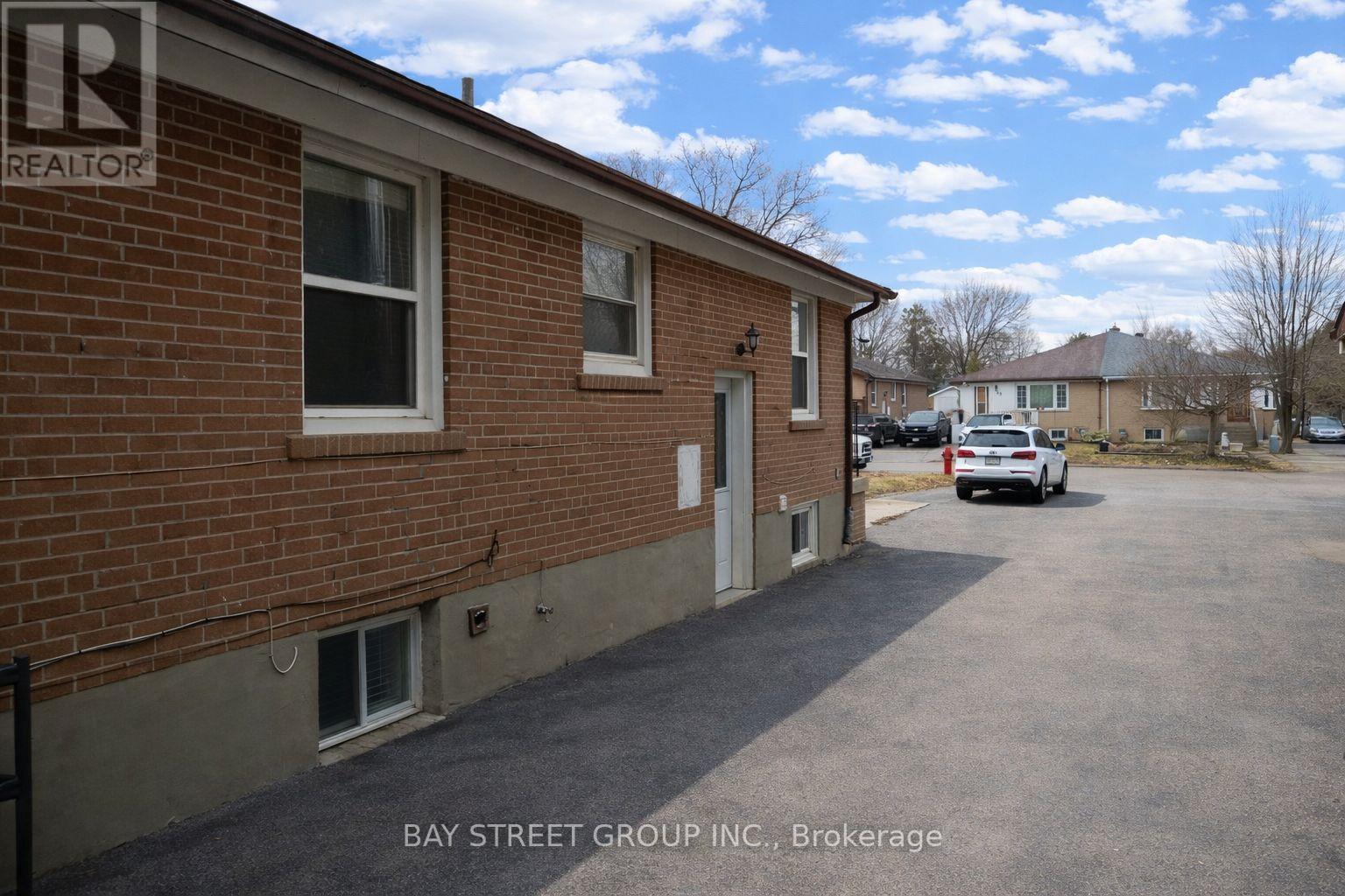 Lower - 56 Corby Crescent, Brampton, Ontario  L6Y 1H1 - Photo 19 - W12942412