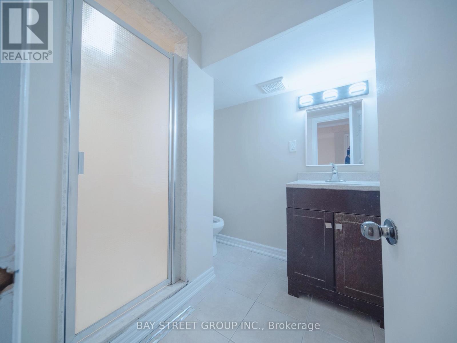 Lower - 56 Corby Crescent, Brampton, Ontario  L6Y 1H1 - Photo 6 - W12942412