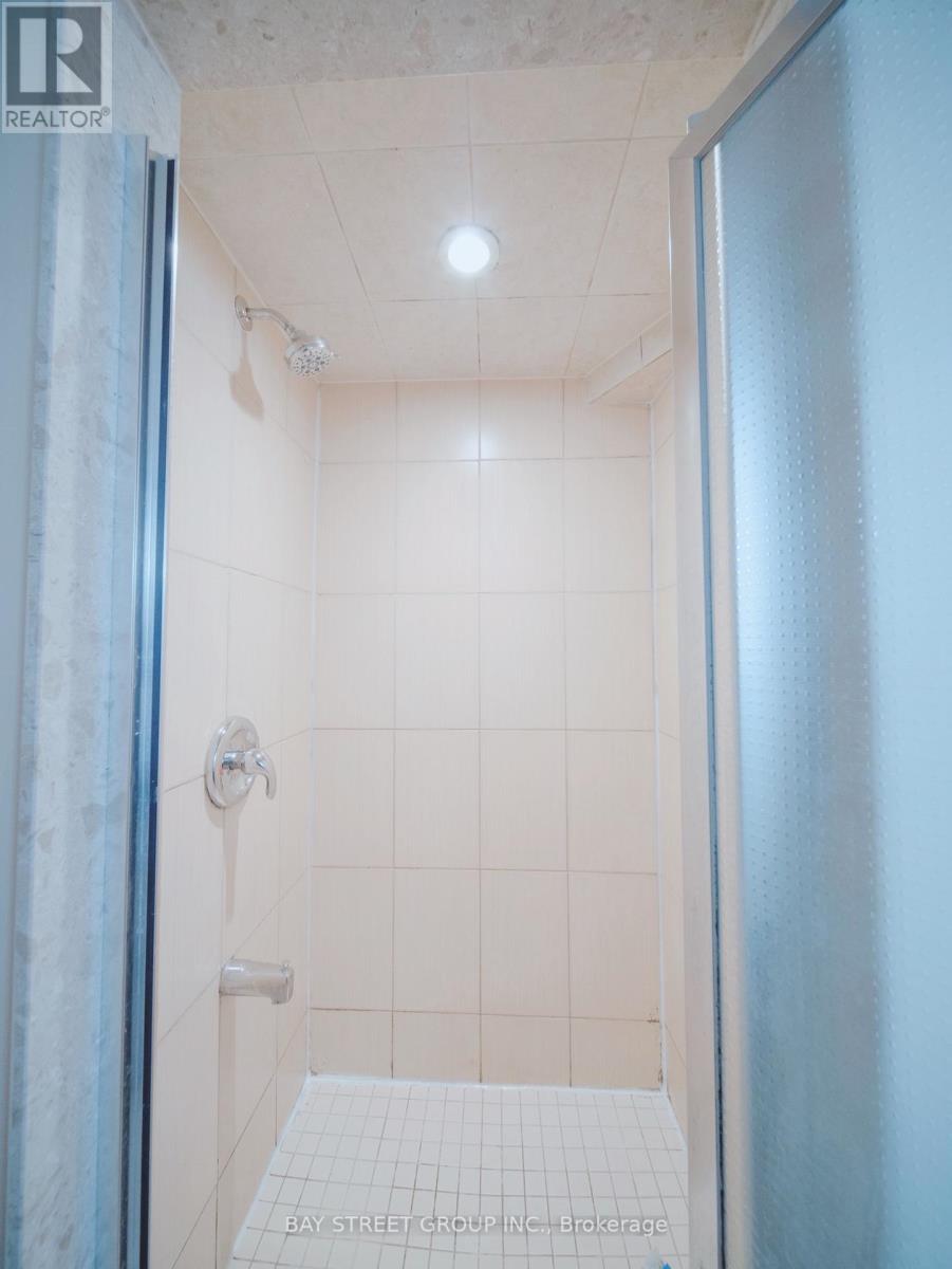 Lower - 56 Corby Crescent, Brampton, Ontario  L6Y 1H1 - Photo 7 - W12942412