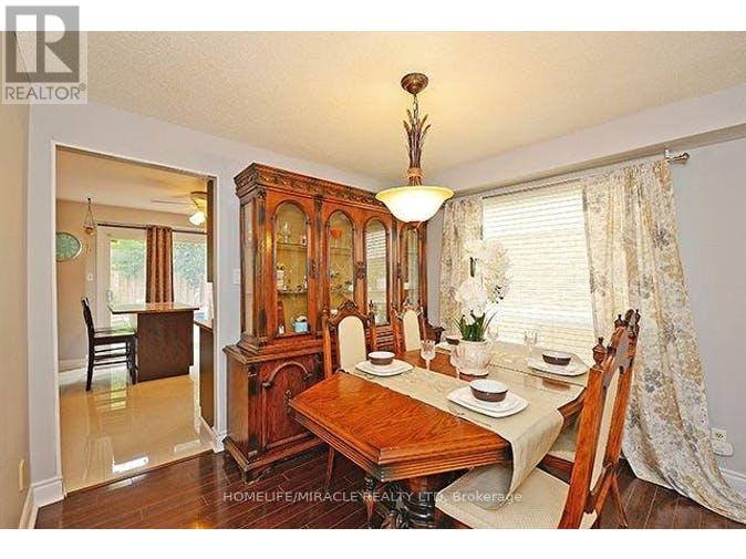 14 Nutmeg Street, Brampton (Westgate), Ontario  L6S 4A8 - Photo 10 - W12942424