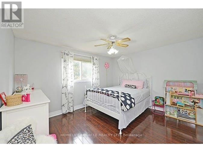 14 Nutmeg Street, Brampton (Westgate), Ontario  L6S 4A8 - Photo 12 - W12942424