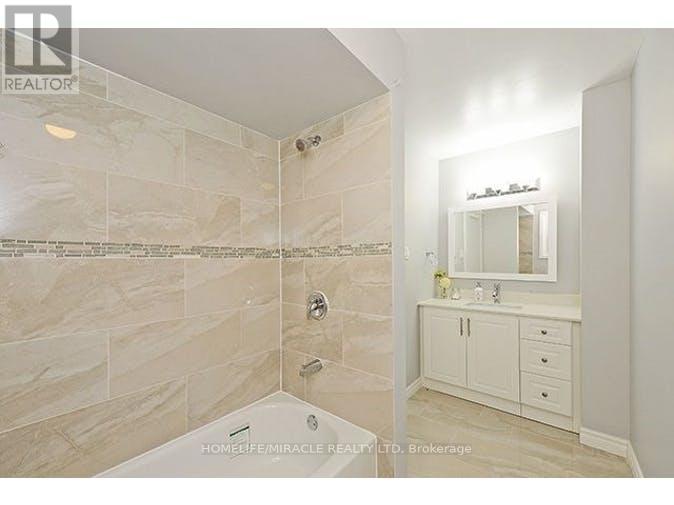 14 Nutmeg Street, Brampton (Westgate), Ontario  L6S 4A8 - Photo 13 - W12942424