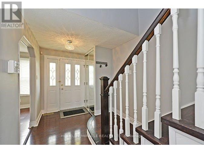 14 Nutmeg Street, Brampton (Westgate), Ontario  L6S 4A8 - Photo 3 - W12942424