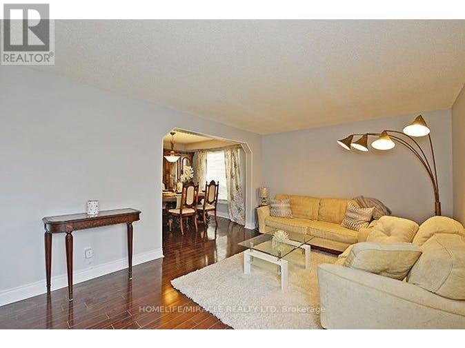 14 Nutmeg Street, Brampton (Westgate), Ontario  L6S 4A8 - Photo 7 - W12942424