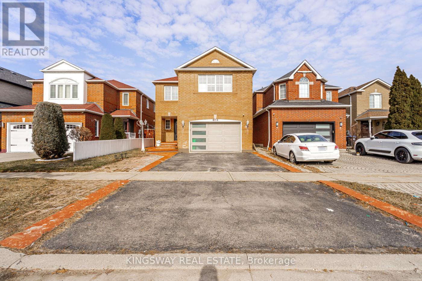 891 STONEBRIDGE AVENUE, Mississauga, Ontario