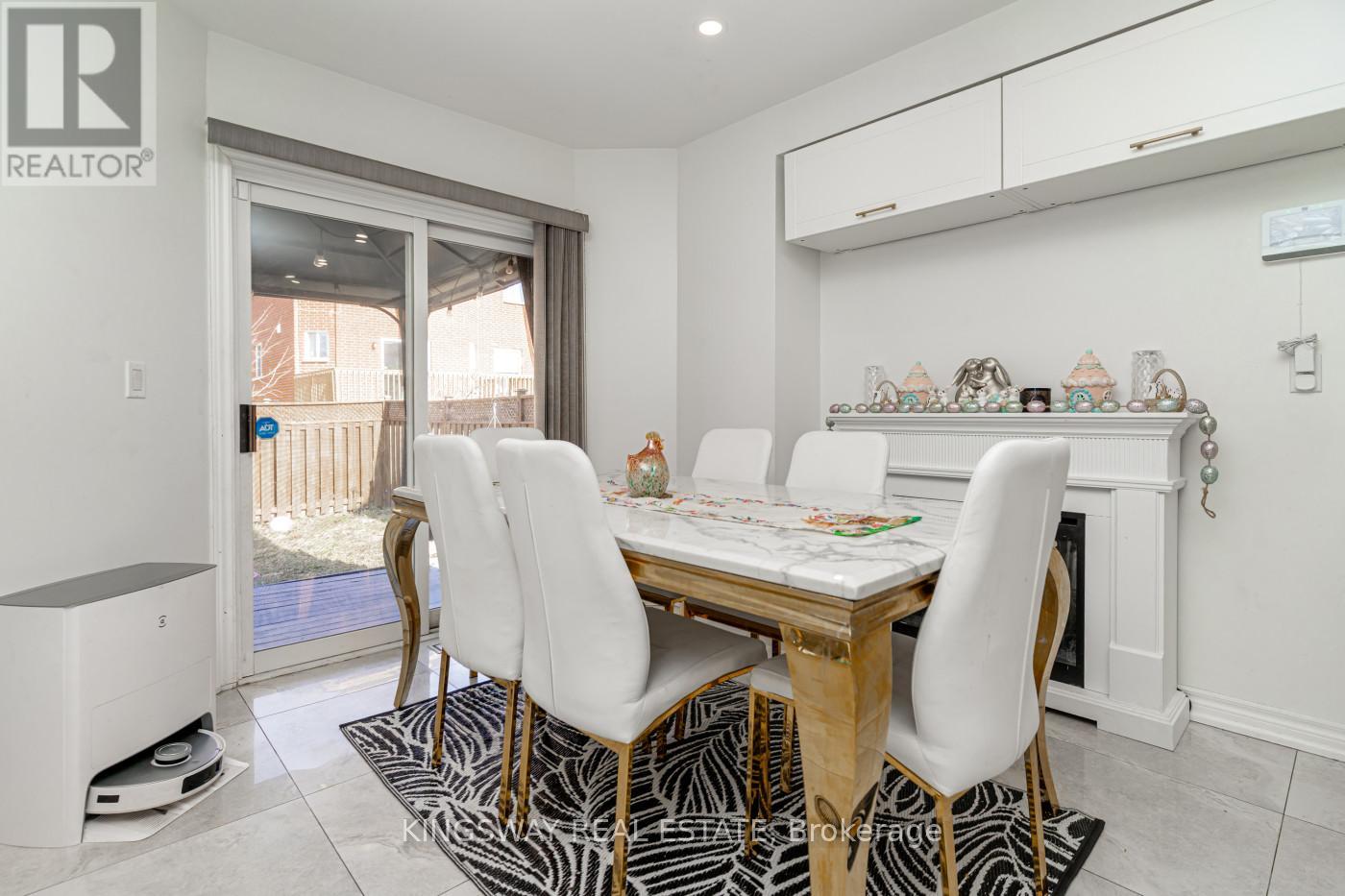 891 Stonebridge Avenue, Mississauga, Ontario  L5V 2L3 - Photo 13 - W12942454