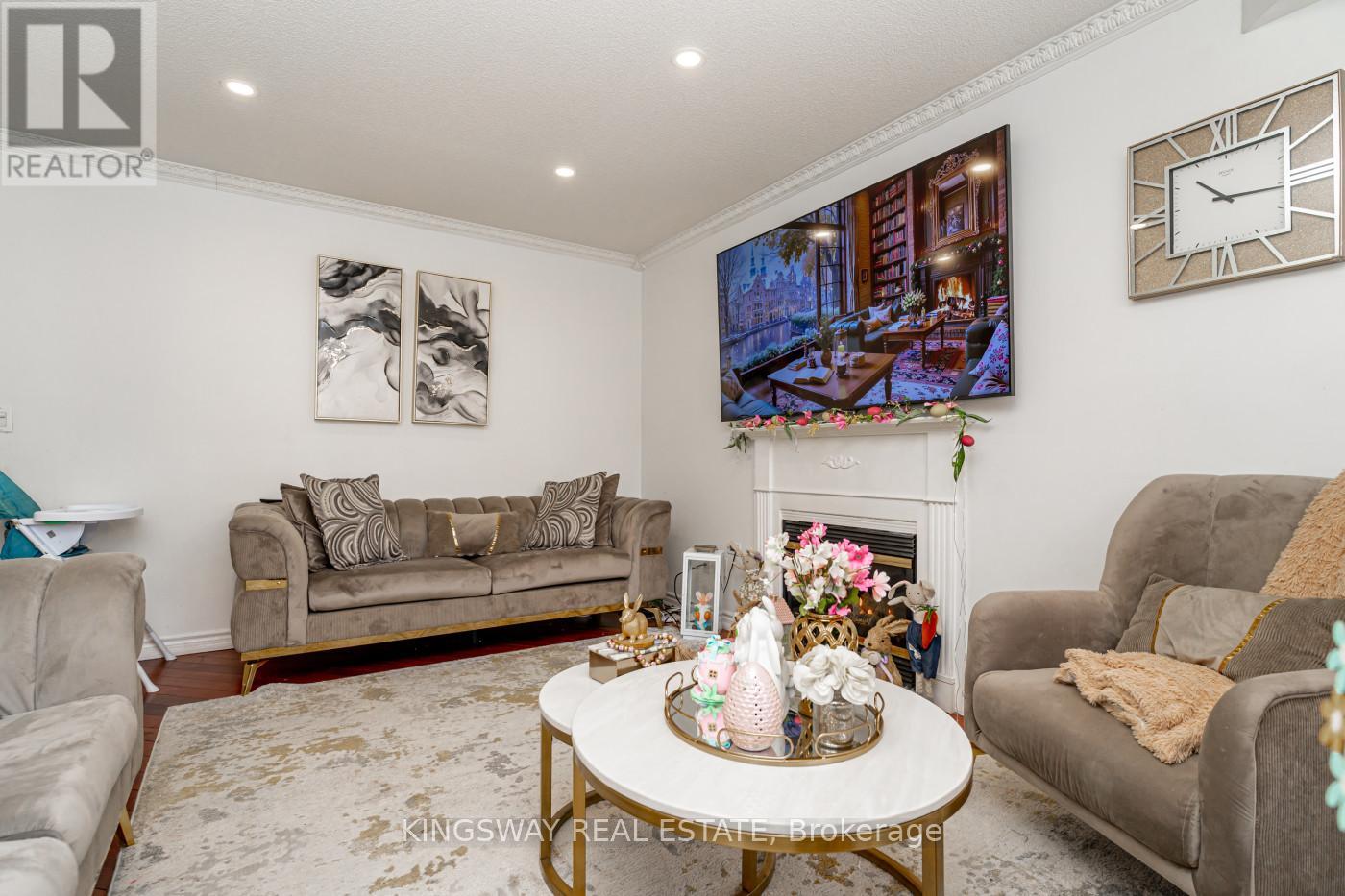 891 Stonebridge Avenue, Mississauga, Ontario  L5V 2L3 - Photo 14 - W12942454