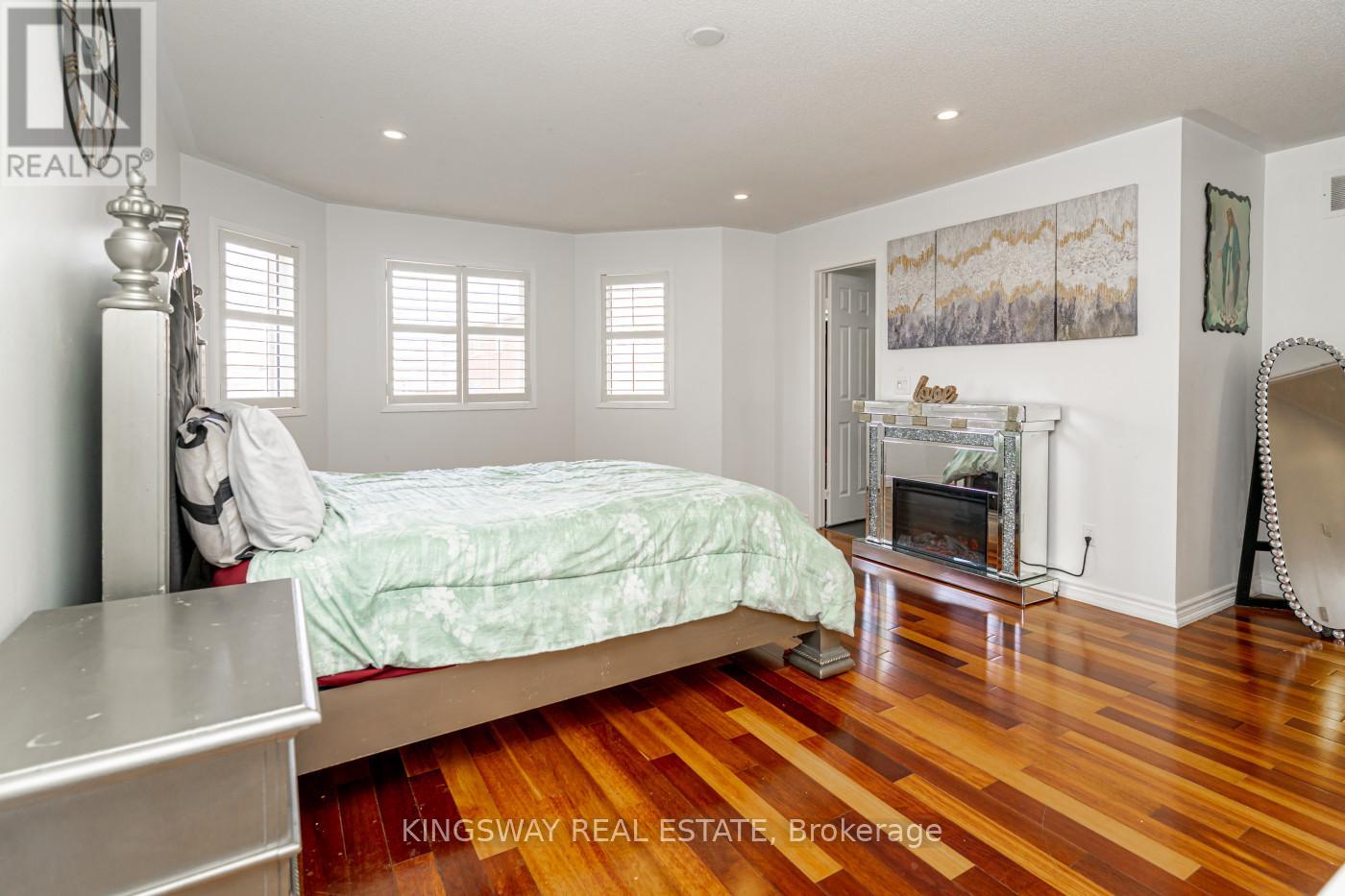 891 Stonebridge Avenue, Mississauga, Ontario  L5V 2L3 - Photo 22 - W12942454