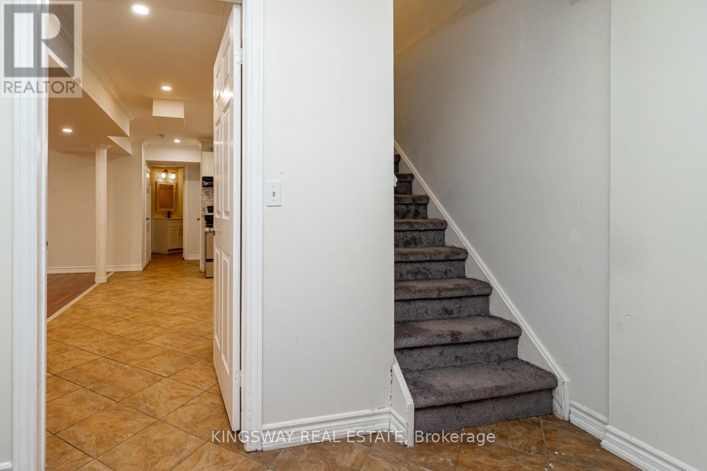 891 Stonebridge Avenue, Mississauga, Ontario  L5V 2L3 - Photo 26 - W12942454