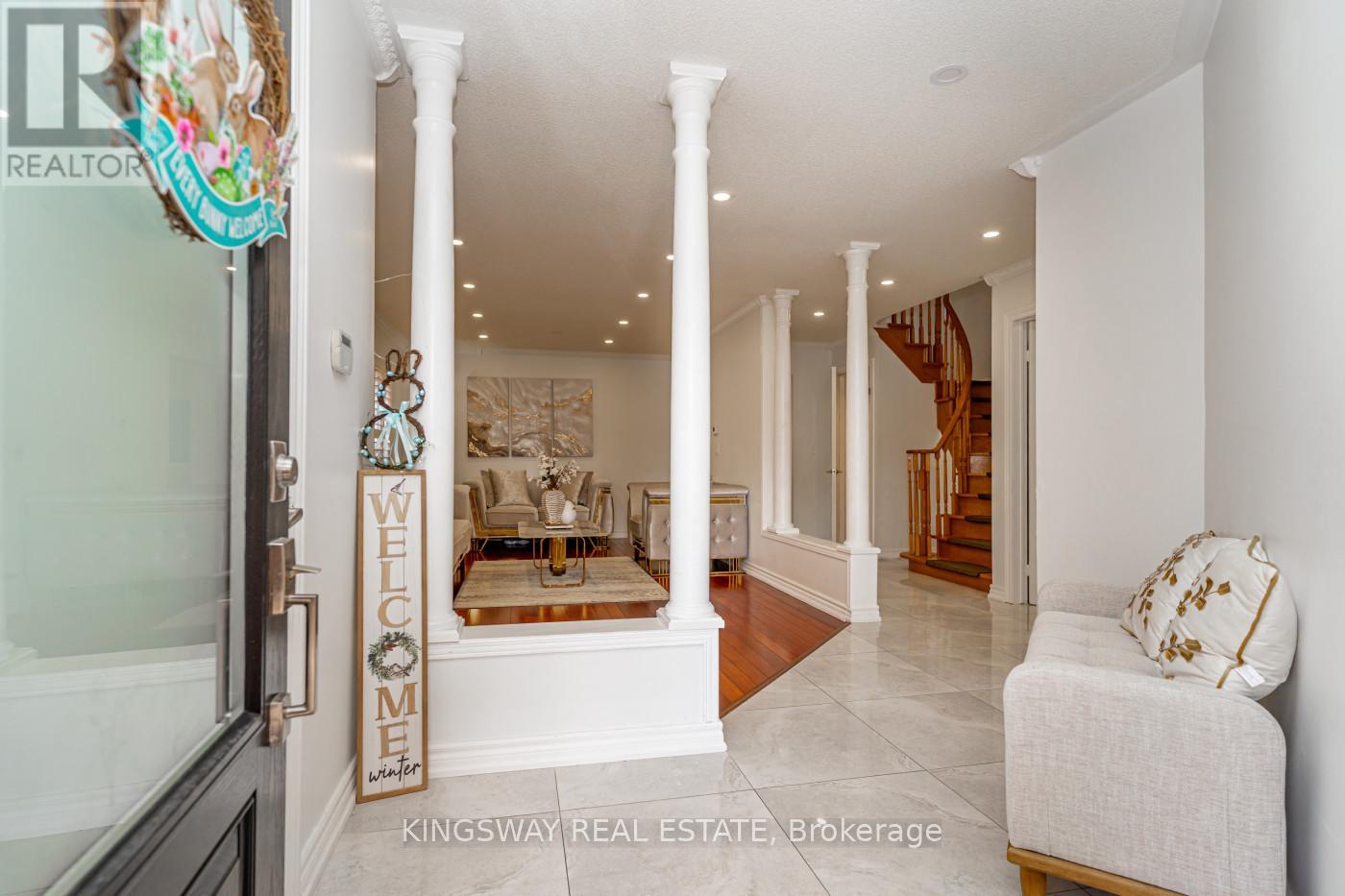 891 Stonebridge Avenue, Mississauga, Ontario  L5V 2L3 - Photo 5 - W12942454