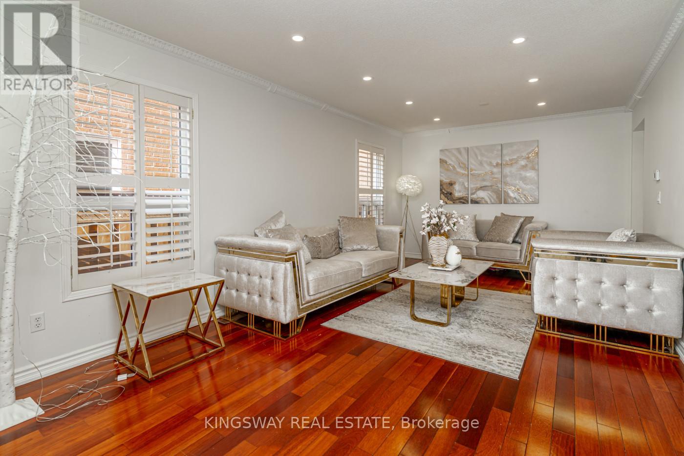 891 Stonebridge Avenue, Mississauga, Ontario  L5V 2L3 - Photo 6 - W12942454