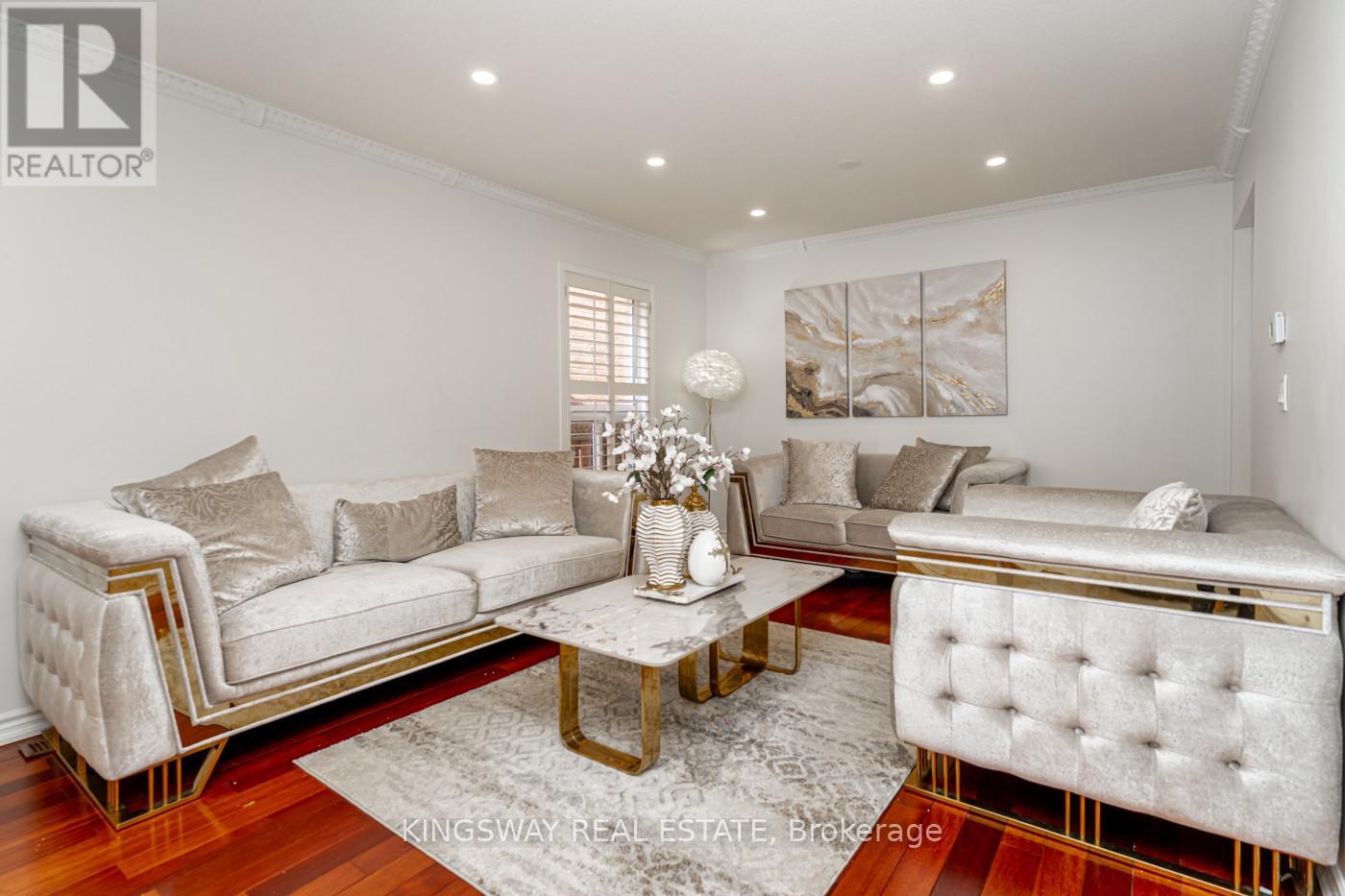 891 Stonebridge Avenue, Mississauga, Ontario  L5V 2L3 - Photo 7 - W12942454