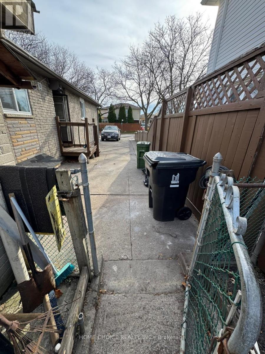 12 Sultan Pool Drive E, Toronto, Ontario  M9V 4H2 - Photo 33 - W12942478