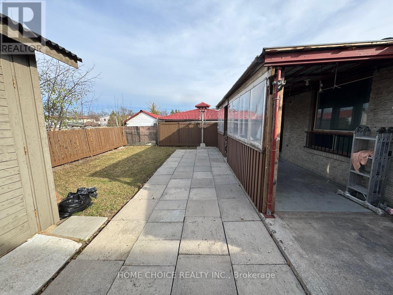 12 Sultan Pool Drive E, Toronto, Ontario  M9V 4H2 - Photo 34 - W12942478