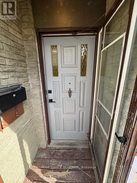 12 Sultan Pool Drive E, Toronto, Ontario  M9V 4H2 - Photo 5 - W12942478