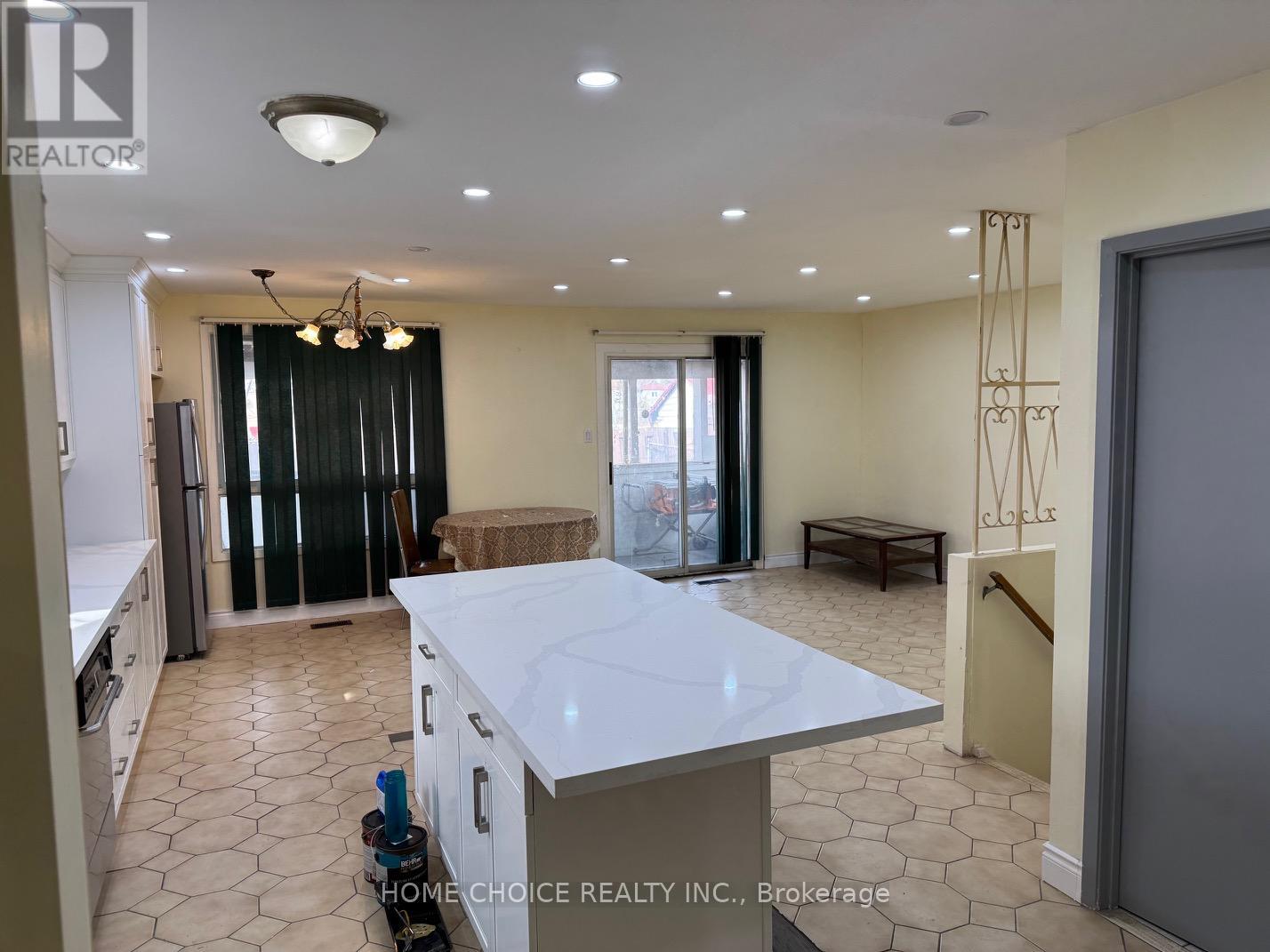 12 Sultan Pool Drive E, Toronto, Ontario  M9V 4H2 - Photo 6 - W12942478